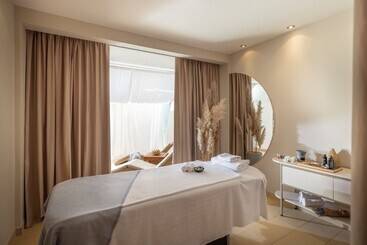 هتل Valamar Lacroma