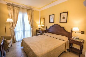 هتل Villa Daphne