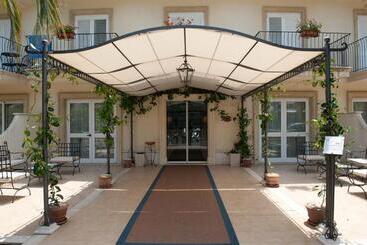 هتل Villa Daphne