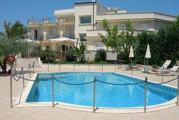 هتل Villa Daphne