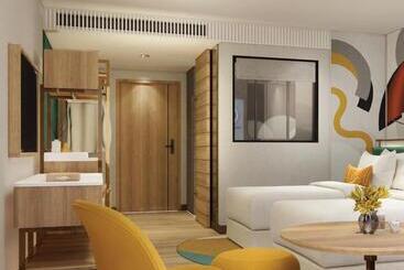 استراحتگاه M Social Hotel Phuket