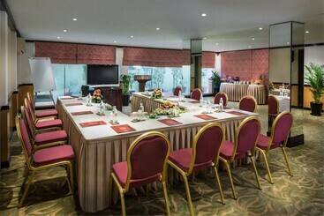 Savoy Suites Hotel Apartment   Newly Renovated