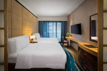 Savoy Suites Hotel Apartment   Newly Renovated