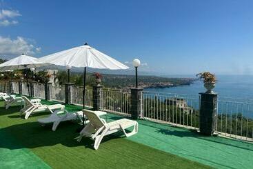 هتل Tenuta La Timpa Vela Rooms And Pool