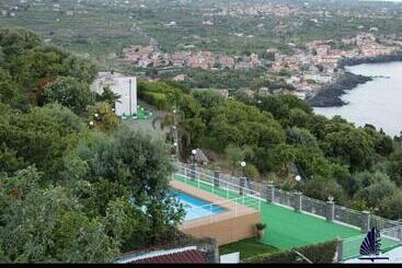 هتل Tenuta La Timpa Vela Rooms And Pool