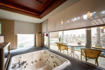Instone Motel