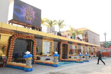 هتل Blue Diamond Resort &