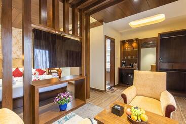 هتل Lumbini Palace Resort