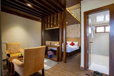 هتل Lumbini Palace Resort