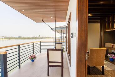 هتل Lumbini Palace Resort