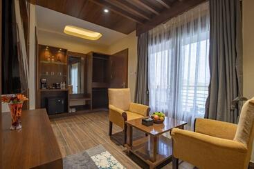 هتل Lumbini Palace Resort