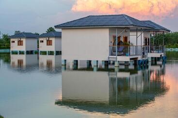 هتل Lumbini Palace Resort