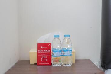 هتل Reddoorz At Wr Supratman Batu
