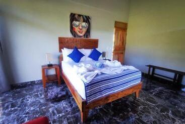 هتل Tuki Tuki Lodge