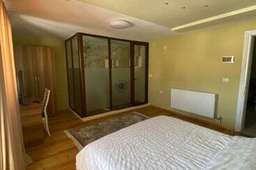 پانسیون Villa Elear