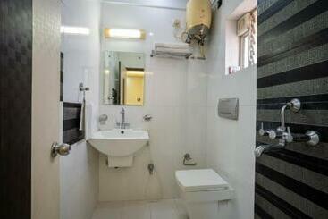 Пансион Star D'lite Guest House