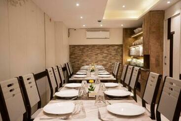Пансион Star D'lite Guest House