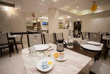 Пансион Star D'lite Guest House
