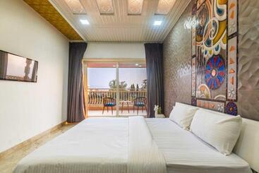 استراحتگاه Ayurkutir Villa By Stayvista   Pool, Gym, And Snooker Table For Your Ultimate Relaxation And Enterta