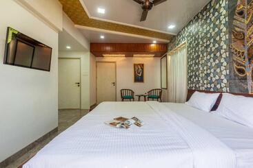 استراحتگاه Ayurkutir Villa By Stayvista Pool, Gym, And Snooker Table For Your Ultimate Relaxation And Enterta