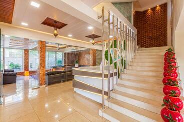 استراحتگاه Ayurkutir Villa By Stayvista   Pool, Gym, And Snooker Table For Your Ultimate Relaxation And Enterta