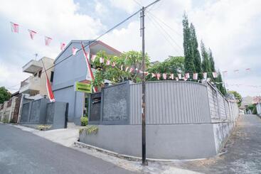 Urbanview Hotel Bubusini Batu By Reddoorz