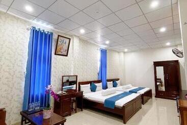 Anh Tuấn Hotel & Coffee   Pleiku, Gia Lai