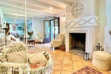 تختخواب و صبحانه Casa Del Rio Boho Chic Retreat