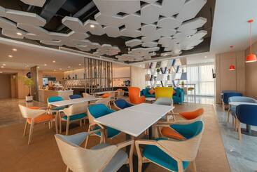 هتل Holiday Inn Express Linyi North New District, An Ihg