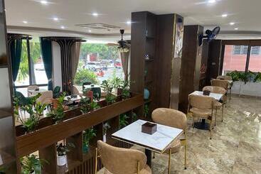 هتل Khách Sạn Hoàng Yến