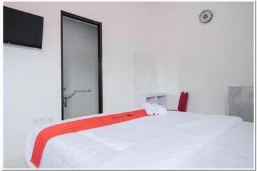 هتل Reddoorz Near Kota Tua 2