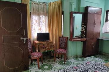 پانسیون Lucy Dores Guest House