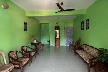پانسیون Lucy Dores Guest House