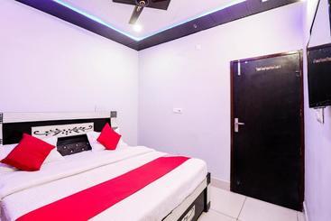 هتل Oyo Rtk109 Star  & Restaurant
