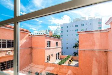 هتل Secret Garden Miami Beach