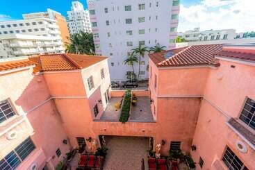 هتل Secret Garden Miami Beach