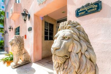 هتل Secret Garden Miami Beach