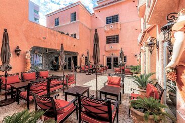 هتل Secret Garden Miami Beach