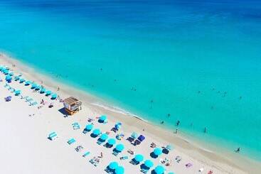هتل Secret Garden Miami Beach