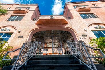 هتل Secret Garden Miami Beach
