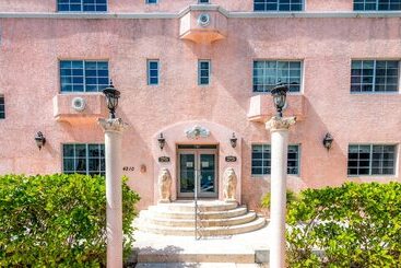 هتل Secret Garden Miami Beach