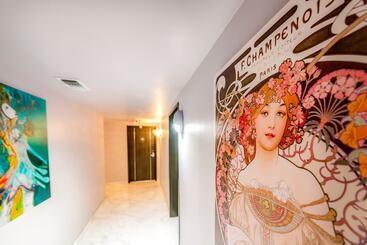 هتل Secret Garden Miami Beach