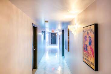 هتل Secret Garden Miami Beach