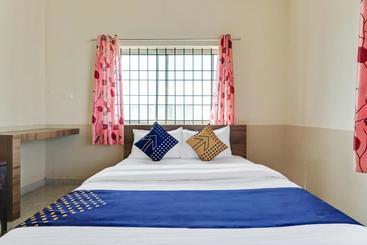 فندق Vaccinated Staff Spot On 76940 Sri Annapoorneshwari Residency Boarding & Lodging