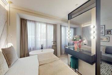 هتل Nivia Born Boutique