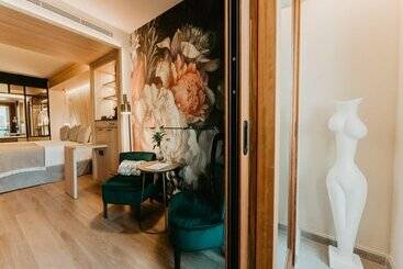 هتل Nivia Born Boutique