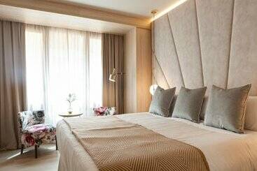 هتل Nivia Born Boutique