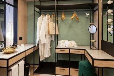 هتل Nivia Born Boutique