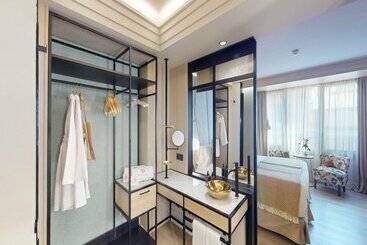 هتل Nivia Born Boutique