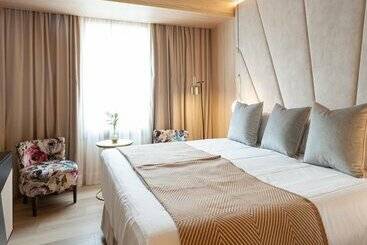 هتل Nivia Born Boutique